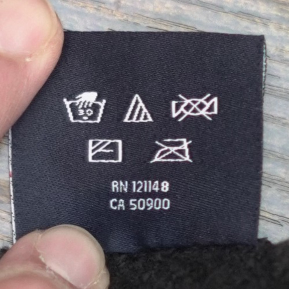 Tommy Hilfiger Unisex Black Knit Cuffed Beanie Hat Logo Acrylic Y2K MSPR $59 - Picture 4 of 9